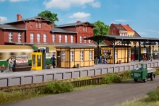 Auhagen 11452  Bausatz Bahnhofsausstattung