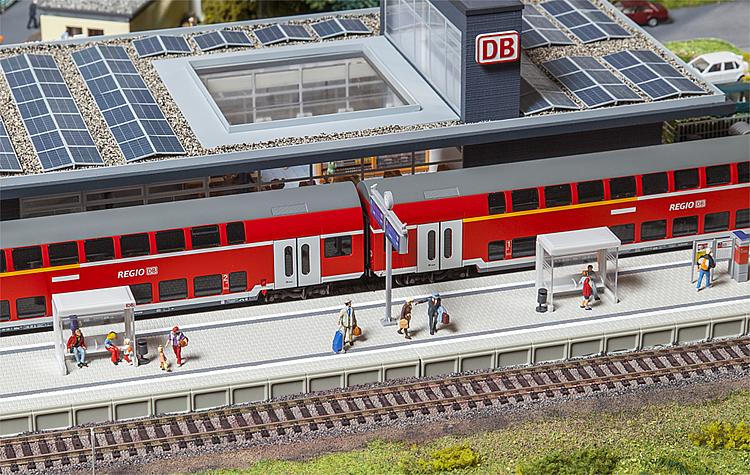 Artikel Bild: Faller 120202 moderner Bahnsteig mit Zubehör, Bausatz!