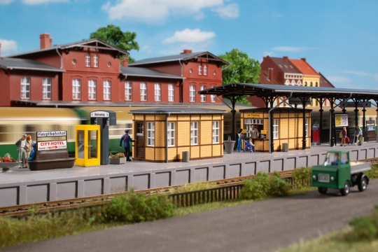 Artikel Bild: Auhagen 11452  Bausatz Bahnhofsausstattung